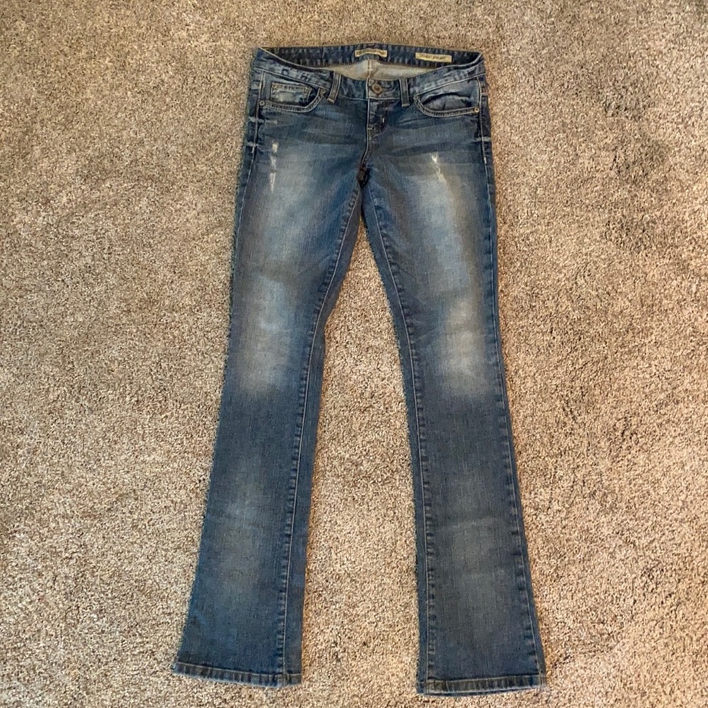 Guess distressed denim 👖